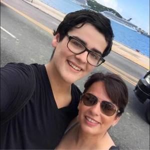 Meet your Posher, Yolanda